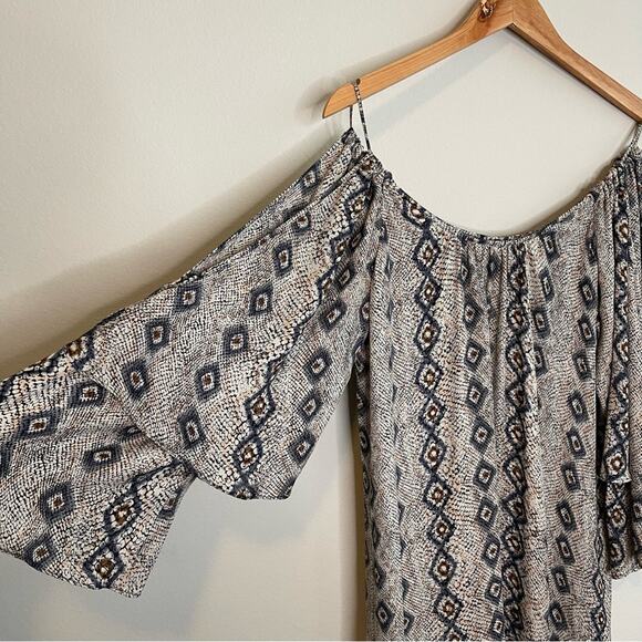 Parker Silk Cold Shoulder Flutter Sleeve Tunic Top - Picture 6 of 11